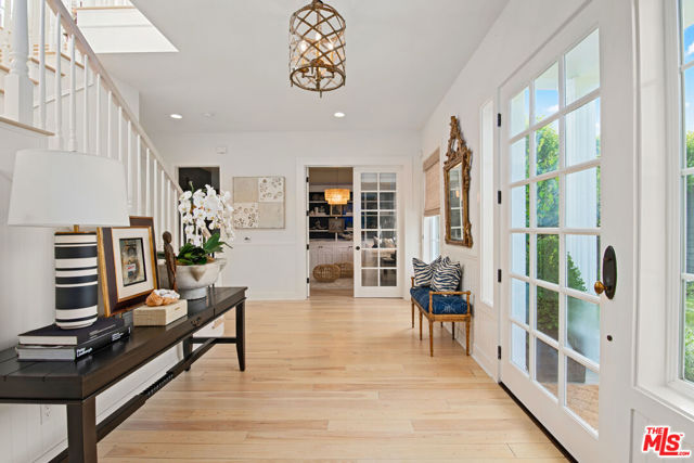 28870 Hampton Place, Malibu CA: https://media.crmls.org/mediaz/b4c953af-6457-46d8-896f-c45da99db3b0.jpg