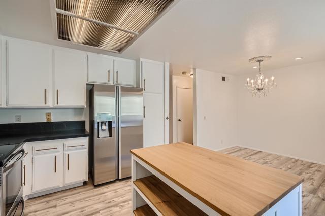 Detail Gallery Image 12 of 28 For 3253 Caminito Eastbluff #28,  La Jolla,  CA 92037 - 3 Beds | 2/1 Baths