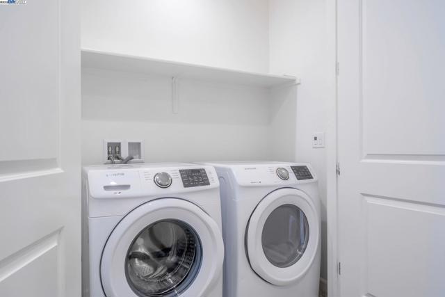 5588 El Dorado Ln, Dublin CA: https://media.crmls.org/mediaz/b4c96b1b-87a1-465f-944a-ef8087267bfe.jpg