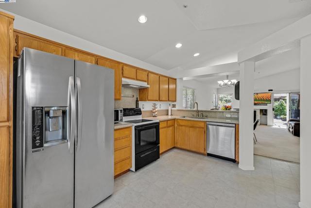 6997 Foxtail Dr, Livermore CA: https://media.crmls.org/mediaz/b4c9ae0a-add9-4344-bea0-403a7aca5f4b.jpg