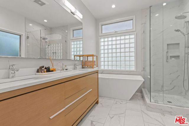 2 Bed Home for Sale in Santa Monica, California