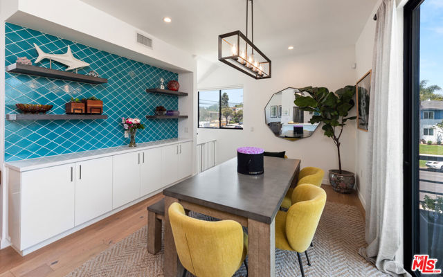 11900 Washington Place, Los Angeles CA: https://media.crmls.org/mediaz/b4caf3eb-9c32-441c-9fbf-7281978a4e4d.jpg