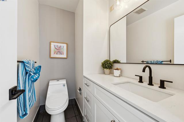 1026 Trellis Ln, Alameda CA: https://media.crmls.org/mediaz/b4cb2fa6-7782-4a51-b5ae-9eebad327971.jpg