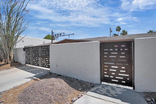 51480 Avenida Obregon, La Quinta CA: https://media.crmls.org/mediaz/b4cb77d4-6288-4195-95b8-2ae5183eee24.jpg