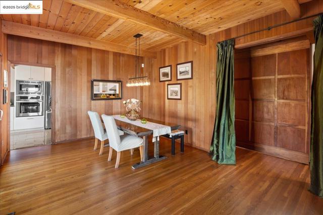 630 Panoramic Way, Berkeley CA: https://media.crmls.org/mediaz/b4cb9d6a-47b9-4ae7-b9e8-74b93bb81512.jpg