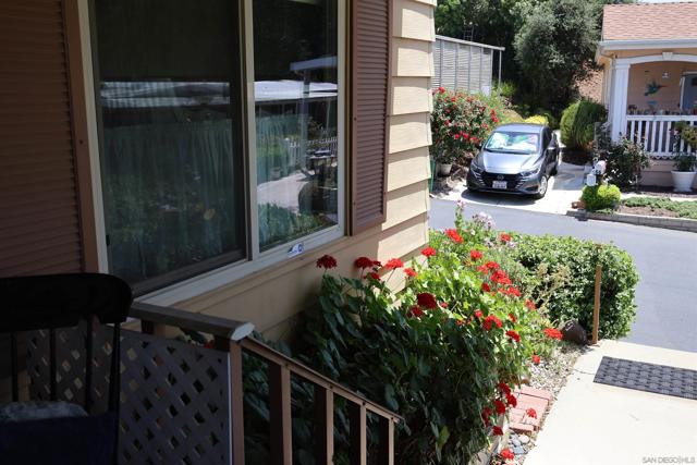 4747 Oak Crest, Fallbrook CA: https://media.crmls.org/mediaz/b4cba0bb-6f3a-48f5-be2e-88d25039de9d.jpg