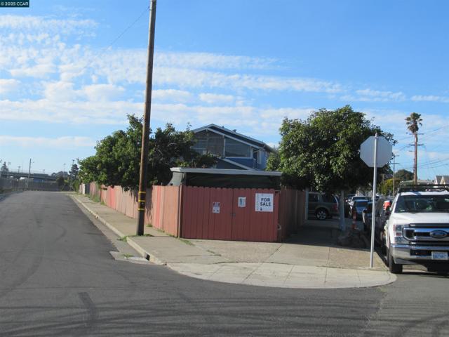 615 15Th St, Richmond CA: https://media.crmls.org/mediaz/b4cbf2e9-9705-48de-912f-8689f9531b8a.jpg