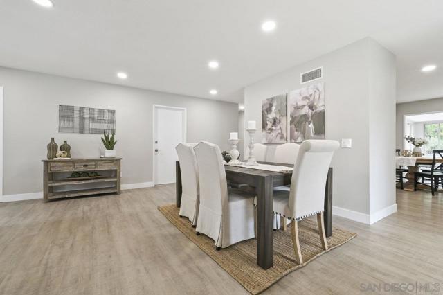 12516 Camino Vuelo, San Diego CA: https://media.crmls.org/mediaz/b4cc0e31-2537-4777-ae30-37521cf92e00.jpg