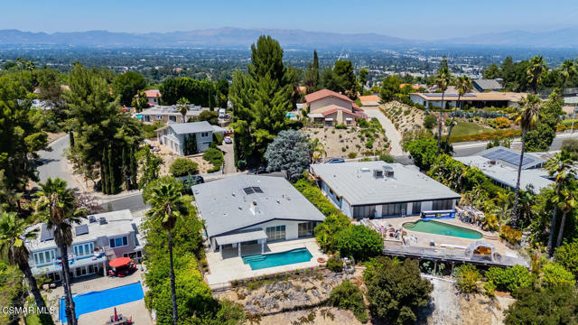 18854 Edleen Drive, Tarzana CA: https://media.crmls.org/mediaz/b4cc8dad-90fd-4203-a303-f16230e206ae.jpg