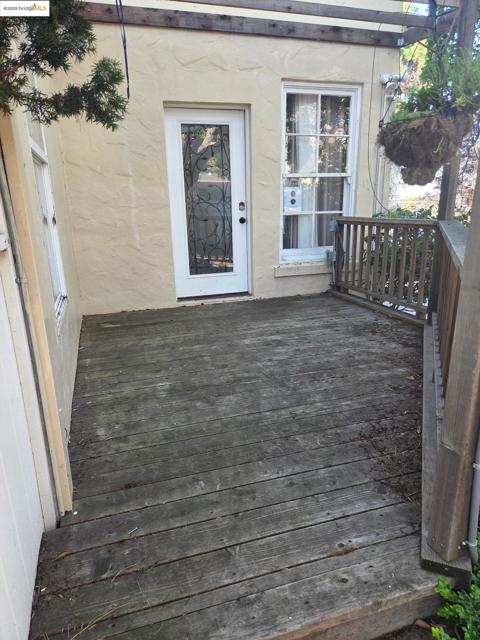 5449 Barrett Ave, El Cerrito CA: https://media.crmls.org/mediaz/b4ccc48e-cc1d-4535-ac13-a737dfc23760.jpg