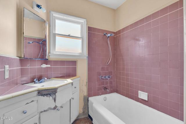 4127 Scandia Way, Los Angeles CA: https://media.crmls.org/mediaz/b4ccdf87-3f2f-42d4-bd18-d8186c32c036.jpg