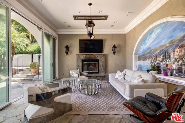 732 Saint Katherine Drive, La Canada Flintridge CA: https://media.crmls.org/mediaz/b4ccf6ad-8a54-4a45-a323-daf7820b19af.jpg