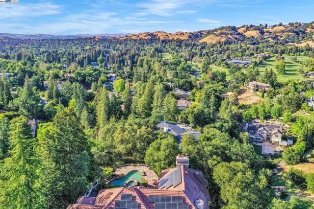 219 Valley Oaks Dr, Alamo CA: https://media.crmls.org/mediaz/b4cd6e1e-04d6-40e0-a294-dfe0b938dc9d.jpg