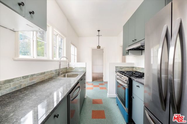 6612 Emmet Terrace, Los Angeles CA: https://media.crmls.org/mediaz/b4cd6ef5-7fe7-4875-965c-28bb19d4c19f.jpg