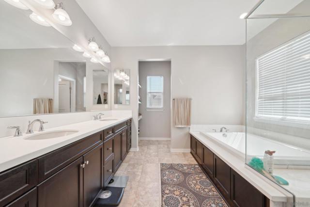 35473 Laurel Tree Ct, Winchester CA: https://media.crmls.org/mediaz/b4cd7ebd-e46d-4833-98e8-009d790b651e.jpg