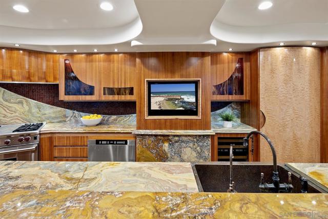 100 Harbor Dr, San Diego CA: https://media.crmls.org/mediaz/b4cd9c00-8f13-4002-9b3b-01bb09ad1409.jpg