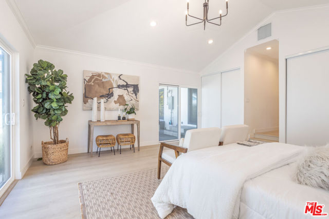 824 N Lima Street, Burbank CA: https://media.crmls.org/mediaz/b4cdb597-8ff1-413c-85b1-8228ece5d102.jpg