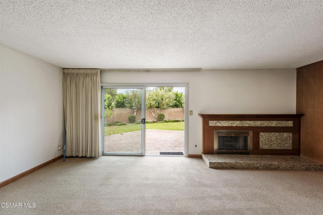 2152 Rockdale Avenue, Simi Valley CA: https://media.crmls.org/mediaz/b4cdfe00-8786-45d8-a896-594541d07d82.jpg