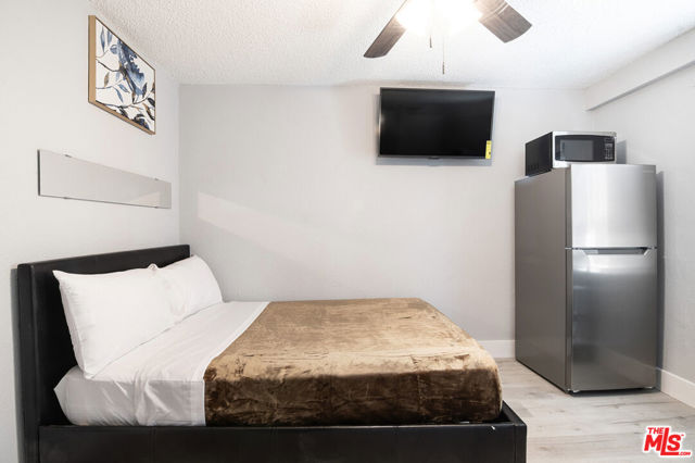 930 Fraser Avenue, Los Angeles CA: https://media.crmls.org/mediaz/b4ce122f-21c8-45e5-bf20-3516d059f201.jpg