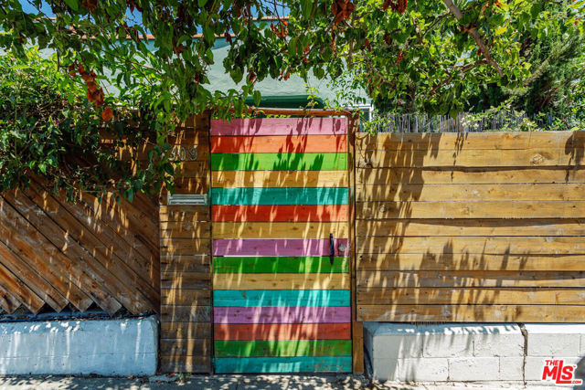 4307 Burns Avenue, Los Angeles CA: https://media.crmls.org/mediaz/b4ce3ac4-087a-42e3-8e03-68c075b9fd28.jpg