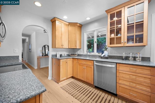 196 Miramonte Rd, Walnut Creek CA: https://media.crmls.org/mediaz/b4ce4834-35e0-4e64-9cb2-2b59301491b8.jpg