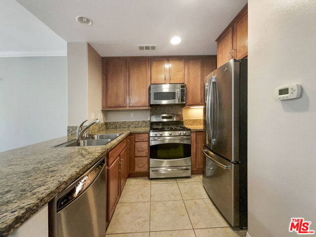 28687 Pietro Drive, Valencia CA: https://media.crmls.org/mediaz/b4ce6576-901c-4dfb-b511-65d4ffe2caa4.jpg