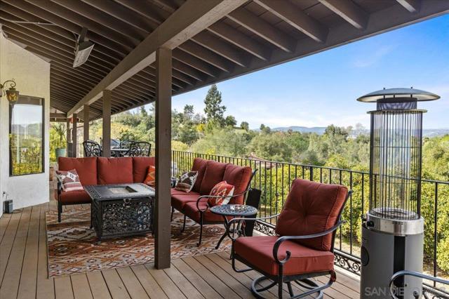 1379 Sunny Heights Road, Fallbrook CA: https://media.crmls.org/mediaz/b4ceb119-0d7b-4e91-b5b6-0dbd608c7684.jpg