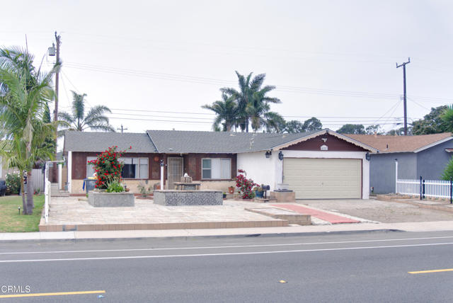 4127 S C Street, Oxnard CA: https://media.crmls.org/mediaz/b4ceb538-8abd-4ee7-8841-cf2585b70f00.jpg