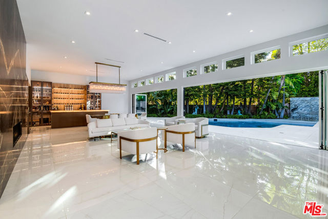 16601 Park Lane Circle, Los Angeles CA: https://media.crmls.org/mediaz/b4cecfe4-49ba-4400-a12c-63e14bc9e354.jpg