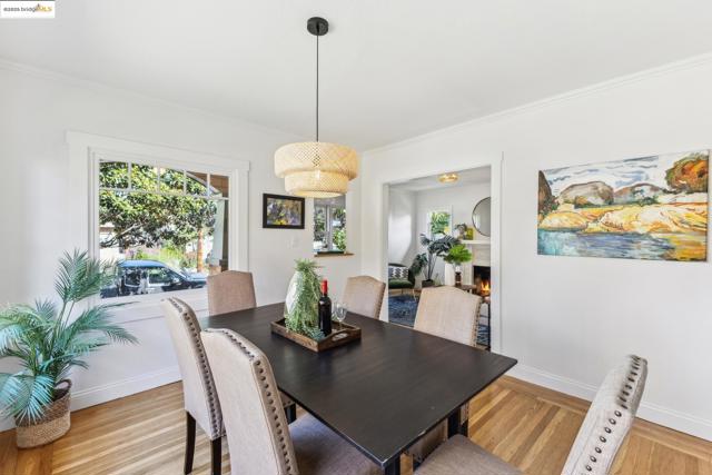 1350 Curtis St, Berkeley CA: https://media.crmls.org/mediaz/b4cedf01-d2f1-4df9-b3b4-9661340d8c01.jpg