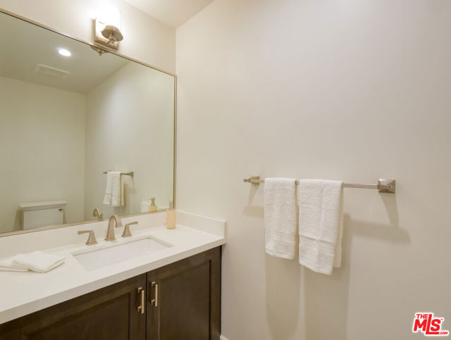 8700 Chalmers Drive, Los Angeles CA: https://media.crmls.org/mediaz/b4cee814-ff56-47a5-a930-95ac4ac70226.jpg