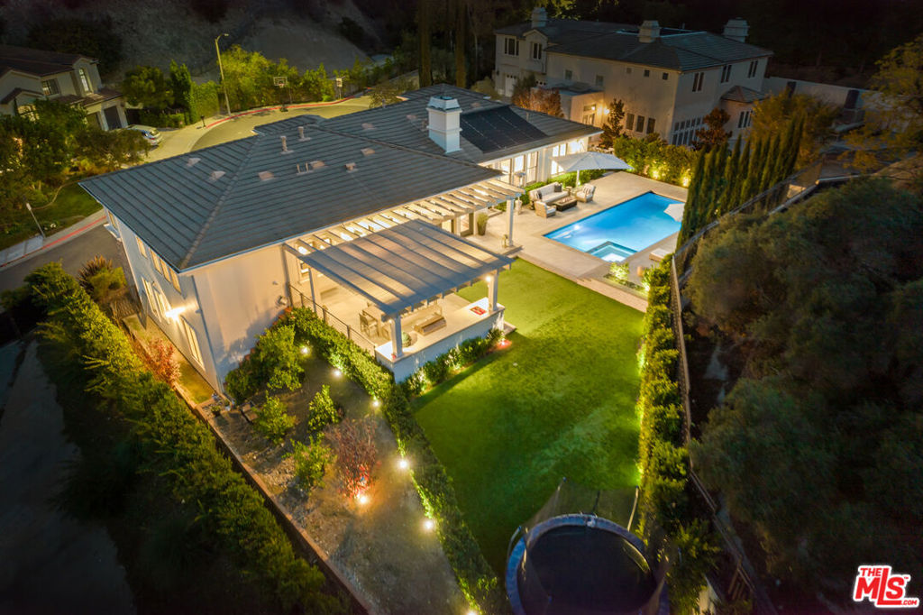 3685 BENEDICT CANYON Lane