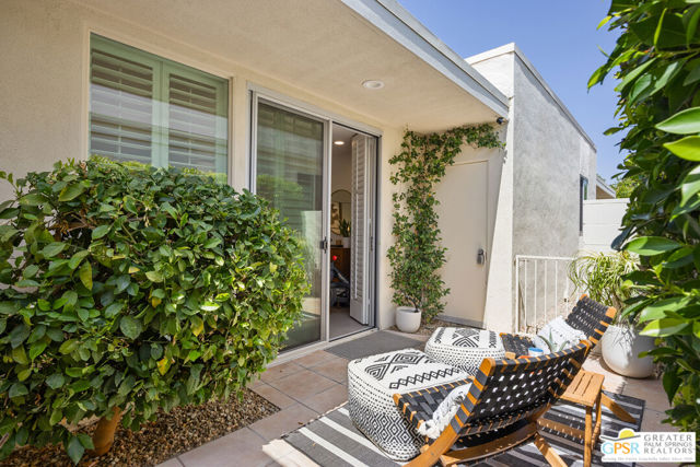 1821 Sandcliff Road, Palm Springs CA: https://media.crmls.org/mediaz/b4cf1d57-a64a-41ef-a3ca-726bd4a1c7c9.jpg