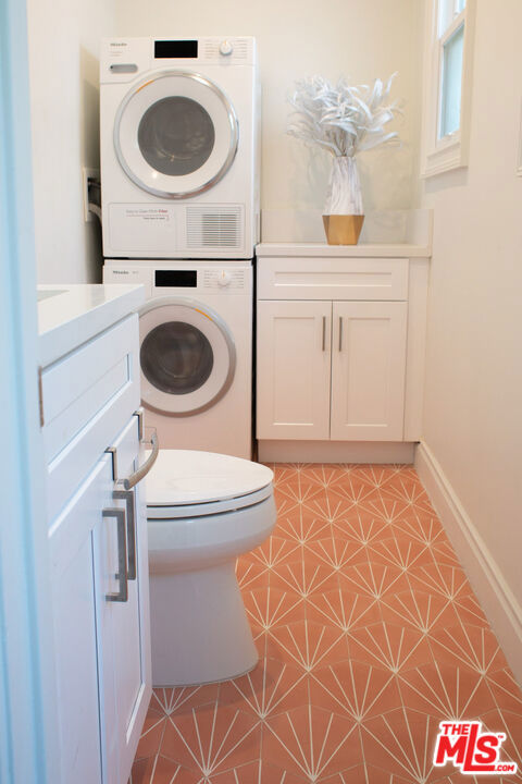 58 Paloma Avenue, Venice CA: https://media.crmls.org/mediaz/b4cf373b-ab3c-40aa-b342-43a4d2e8e071.jpg