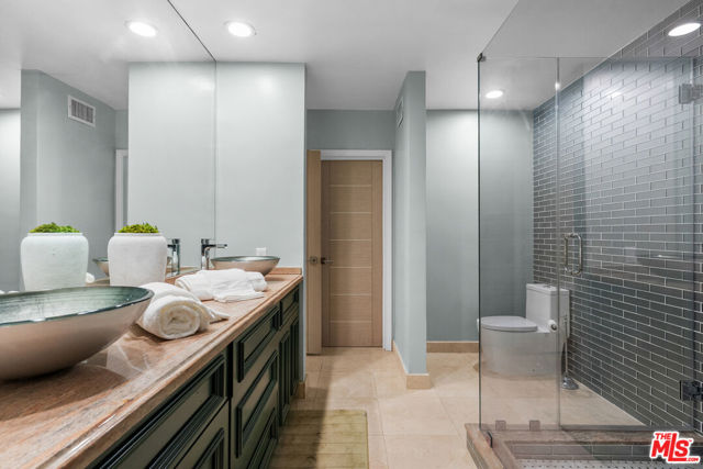 2103 N Hobart Boulevard, Los Angeles CA: https://media.crmls.org/mediaz/b4cf50e3-3b5a-4b94-b2d2-a514a16c9091.jpg