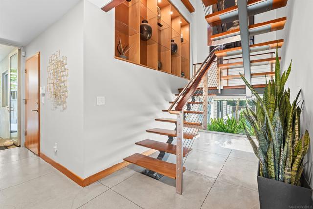 5259 Pacifica Dr, San Diego CA: https://media.crmls.org/mediaz/b4cf871e-ead6-480e-9483-3ad6bb8bddeb.jpg