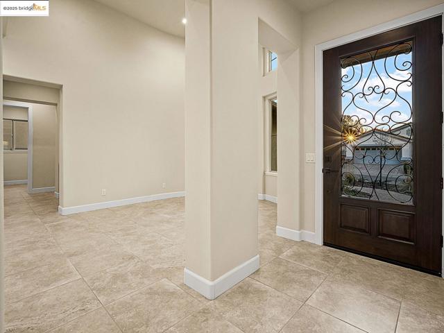 1816 Stone House LN, Lincoln CA: https://media.crmls.org/mediaz/b4cfb3ac-af7f-416f-9bf8-20c55255a922.jpg