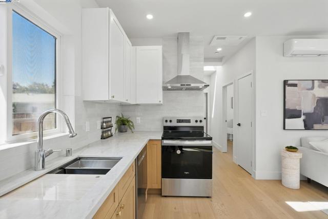 175 N Frances St, Sunnyvale CA: https://media.crmls.org/mediaz/b4cfb72c-7a3f-481e-b5ec-49c8fb719c1d.jpg