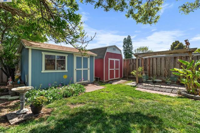 6364 Noel Ave, Newark CA: https://media.crmls.org/mediaz/b4cfc2f7-a7c6-4963-af57-f25064552301.jpg