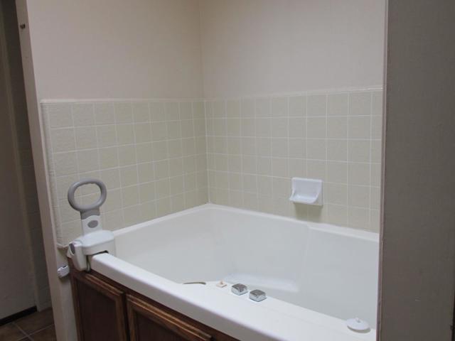861 Enterprise Road, Hollister CA: https://media.crmls.org/mediaz/b4cfd0df-5bcd-4a28-9db9-a5cba35841ea.jpg