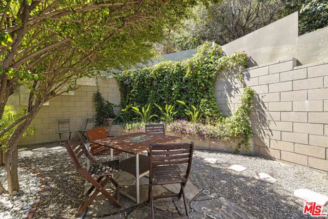 2222 Bancroft Avenue, Los Angeles CA: https://media.crmls.org/mediaz/b4cfd69c-4279-4bdc-9e28-6c49bc085497.jpg
