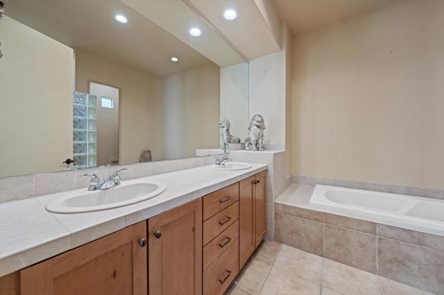 51299 Avenida Diaz, La Quinta CA: https://media.crmls.org/mediaz/b4cfefec-42f7-4795-bb56-26396df4da74.jpg