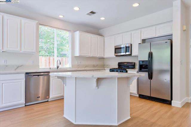 5615 Applegate Way, Dublin CA: https://media.crmls.org/mediaz/b4d0247c-244b-46eb-9cfd-71e84cc16f10.jpg
