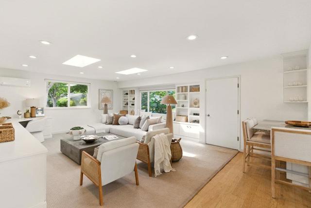 341 Linfield Drive, Menlo Park CA: https://media.crmls.org/mediaz/b4d03321-cc3b-4ea1-a32b-6a0f1f397abc.jpg