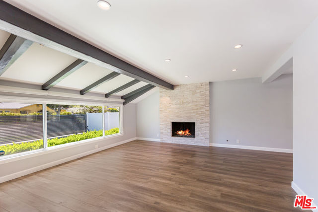 4503 Vesper, Sherman Oaks CA: https://media.crmls.org/mediaz/b4d06a29-dd15-4bee-9969-2af761b5b835.jpg