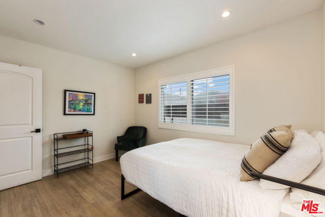 3839 Marcasel Avenue, Los Angeles CA: https://media.crmls.org/mediaz/b4d0c9b3-0595-4c5f-92fe-37888f901fc4.jpg