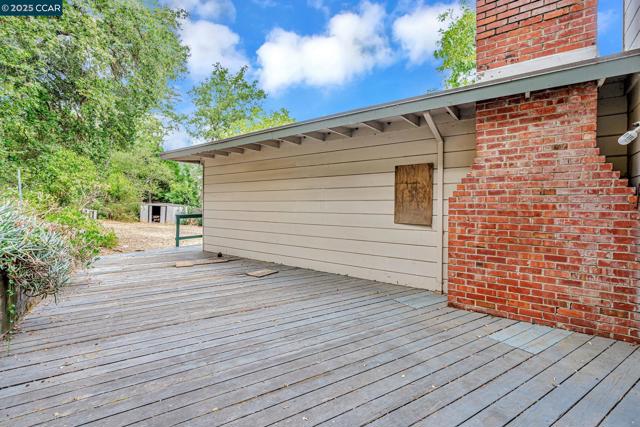 2435 Lunada Ln, Alamo CA: https://media.crmls.org/mediaz/b4d12aa1-b85c-43e4-9ec8-115ebccd3330.jpg