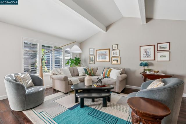 843 Luz Ct, Danville CA: https://media.crmls.org/mediaz/b4d13e9a-76d5-4ff6-a95c-8e0e7a7c9a7c.jpg