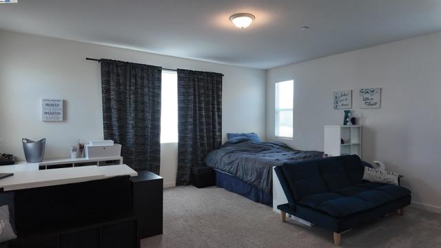 17516 Gemini Ct, Lathrop CA: https://media.crmls.org/mediaz/b4d1744b-08a8-4720-944e-c7bea7516387.jpg