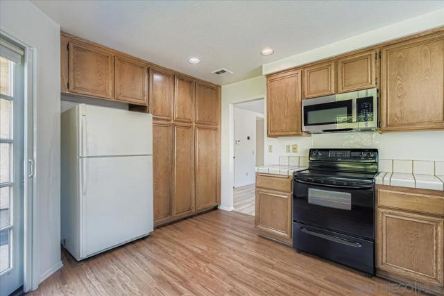 8896 Highwood Drive, San Diego CA: https://media.crmls.org/mediaz/b4d19a21-fe72-4da0-a9c7-347adc97feb5.jpg